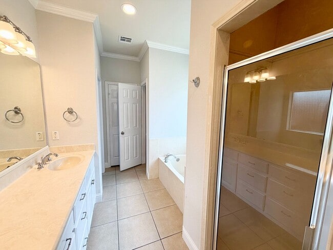 Building Photo - Spacious 3 Bed / 2 Bath Home in Midway ISD