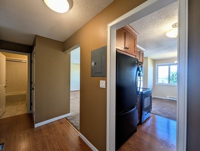 Building Photo - 2Bd/1Ba Edmonds Condo