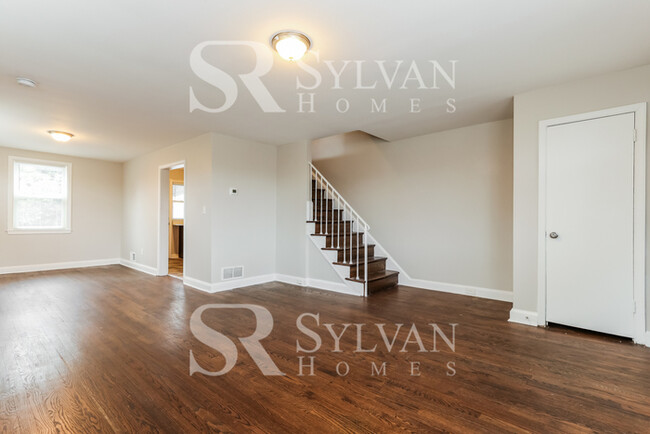 Building Photo - Nice 4BR 2BA Townhome