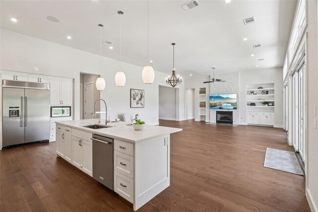 Building Photo - 2404 Sailboat Pass