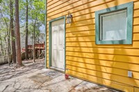 Building Photo - Apartment on Penholloway for Rent! Short o...