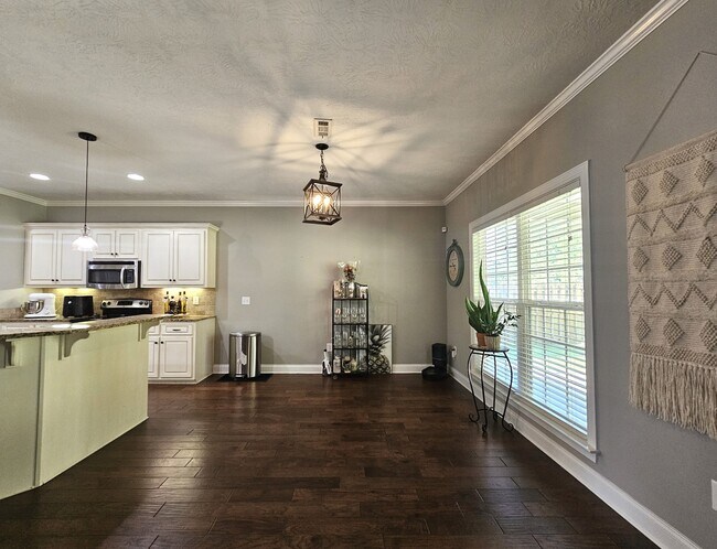 Building Photo - 821 Herrington Dr