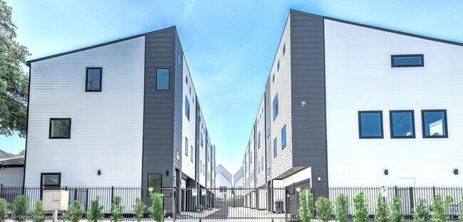 Building Photo - 313 N Nagle St