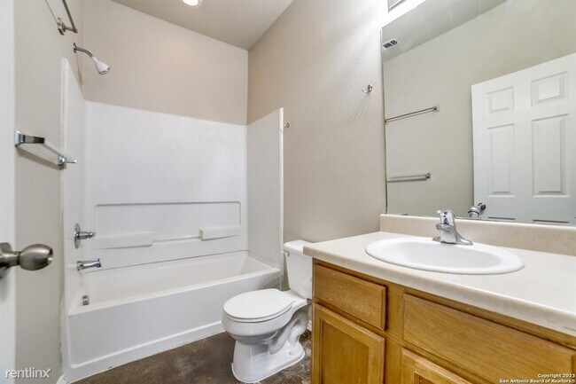 Building Photo - 3 br, 2 bath Duplex - 5827 Golf Bend 2