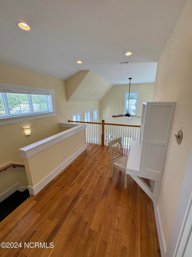 Building Photo - 819 Meadowsweet Ln
