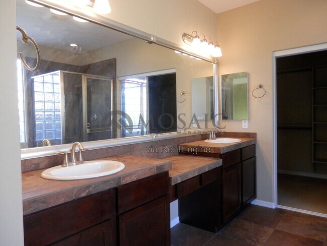 Building Photo - 1463 E Prescott Pl