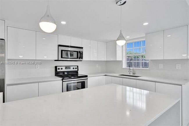 Building Photo - 606 NW 107th Ave