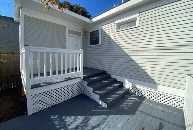 Building Photo - 807 8th St