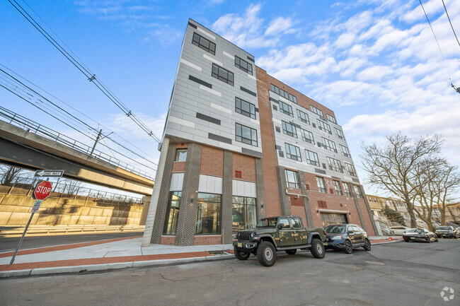 Building Photo - 17 Avenue E