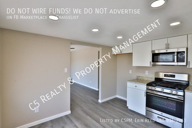 Building Photo - 732 E Hampton Ave