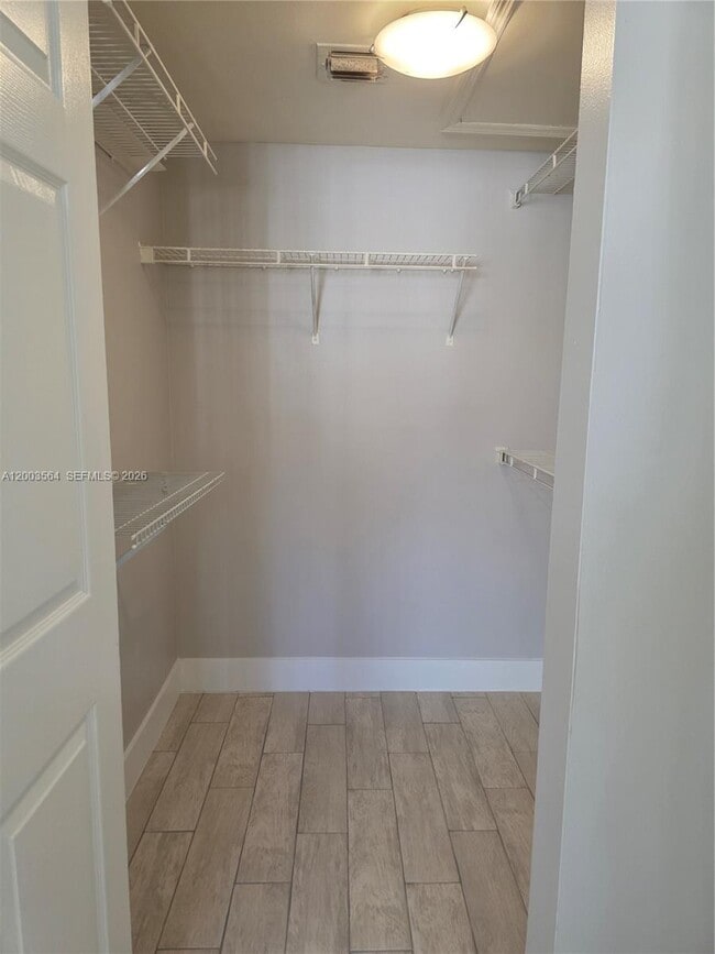 Building Photo - 2492 Centergate Dr