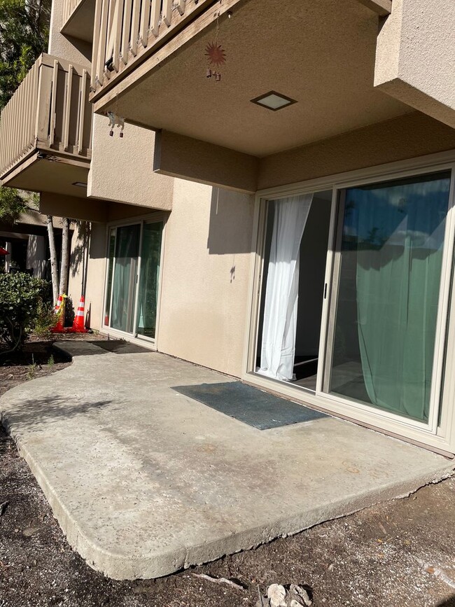 Building Photo - Spacious 2 Bedroom Condo next to the Pool ...