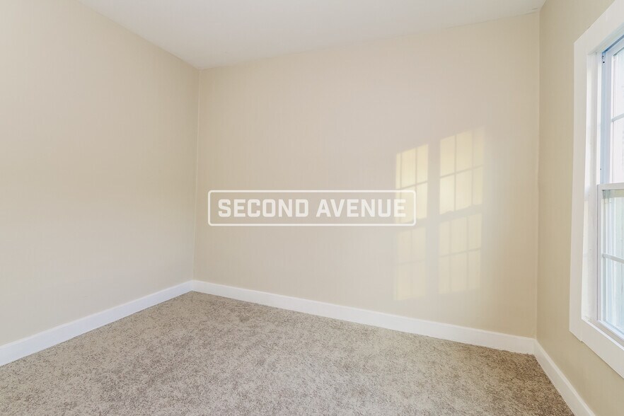 Building Photo - 302 Cecil Ave