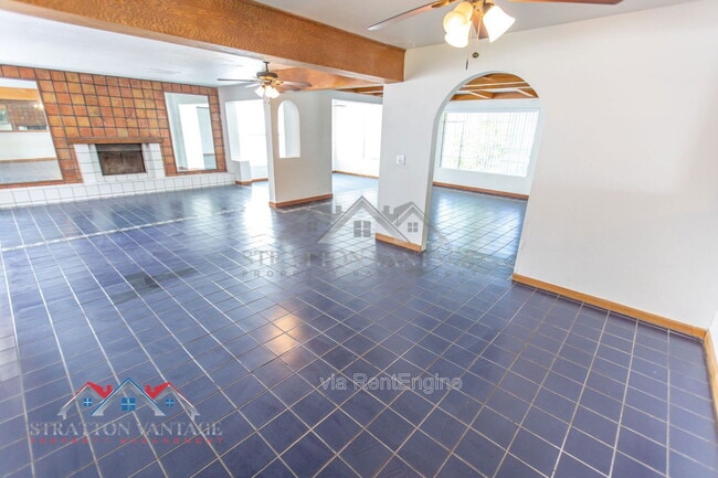 Building Photo - 8119 E Amelia Ave