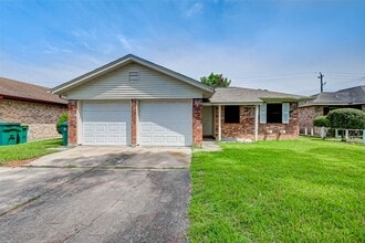 Building Photo - 4739 Parkland St