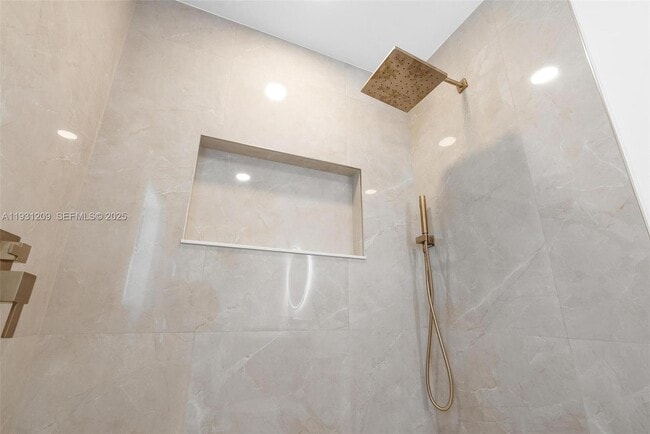 Building Photo - 102 SW 13th Ave