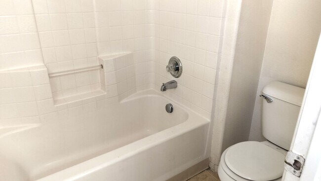 Building Photo - Spacious 4-Bedroom in Gated Copper Creek w...