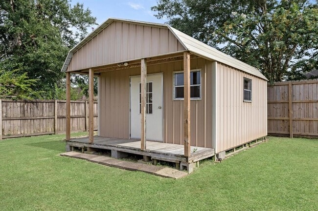 Building Photo - 7673 Rosewood Dr