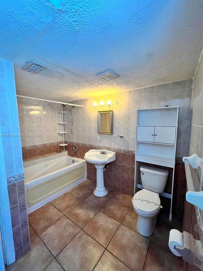 Building Photo - 8075 SE Palm St