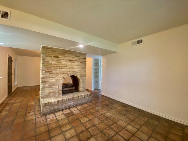 Building Photo - 5916 Birchbrook Dr