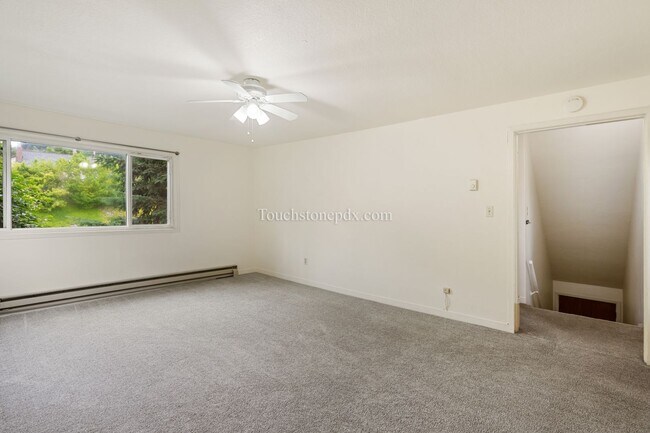 Building Photo - Welcoming 1 BD | 1 BA Conveniently Located...