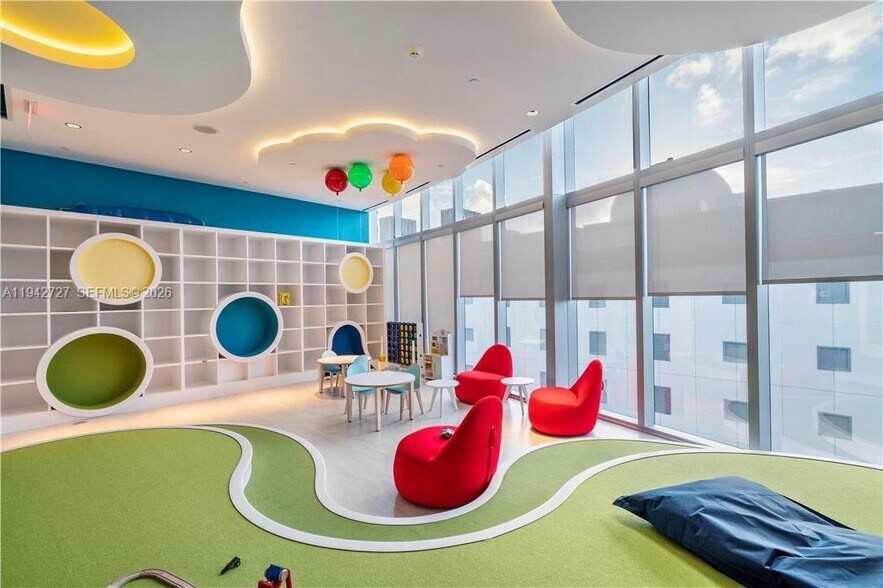 Building Photo - 851 NE 1st Ave