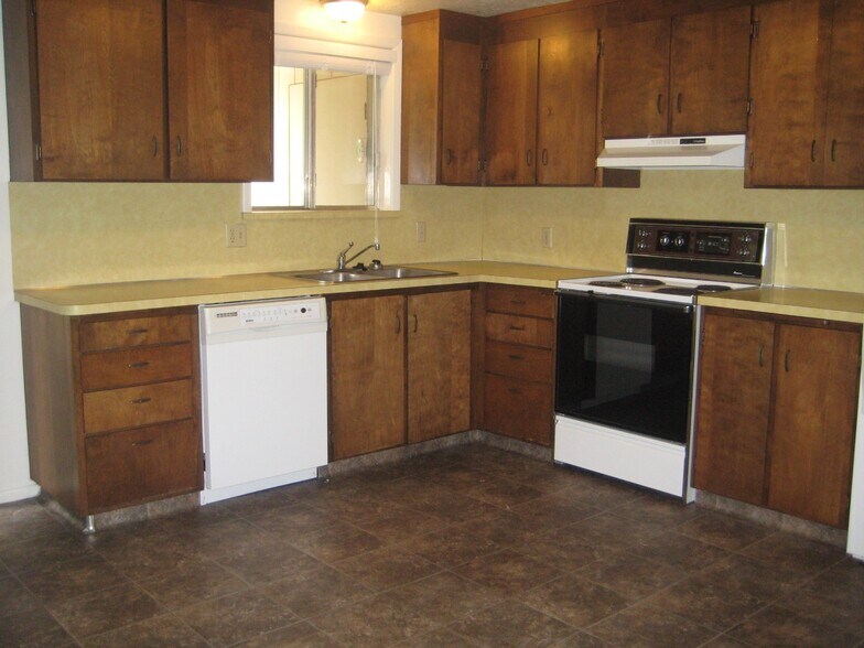 Building Photo - 370 W 200 N