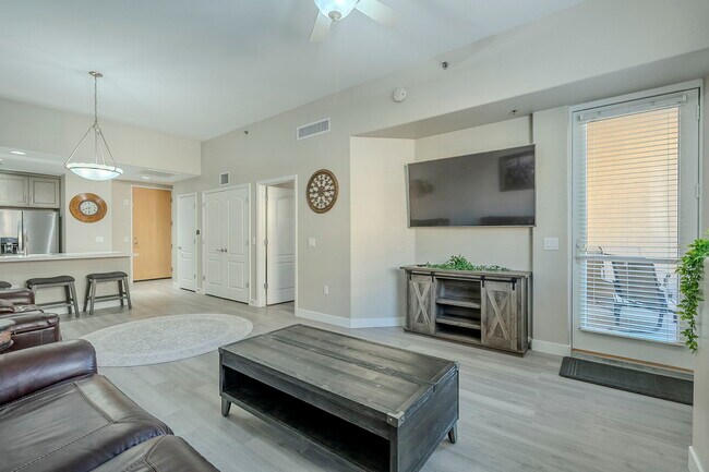 Building Photo - 16 W Encanto Blvd