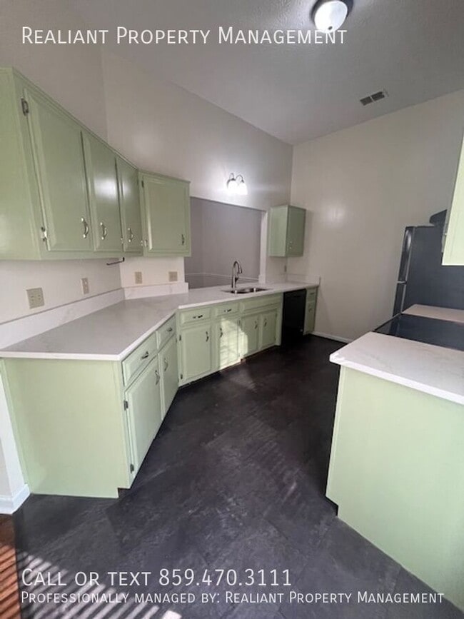 Building Photo - 100 Coconut Grove Dr
