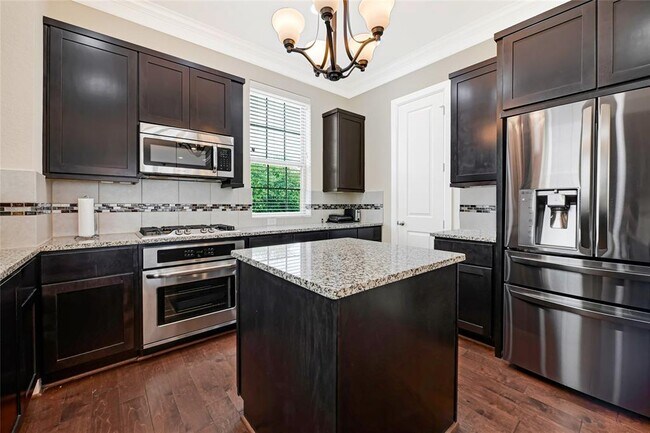 Building Photo - 1211 Edwinstowe Trl
