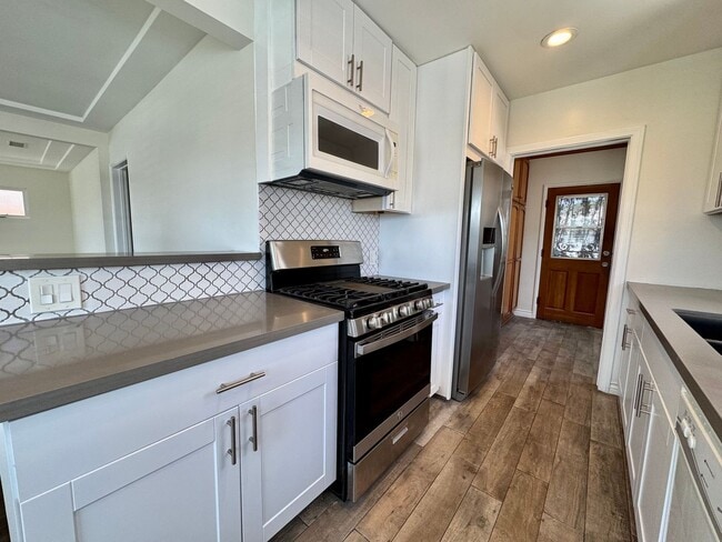 Building Photo - Charming Morningside Park Home Ready to Mo...