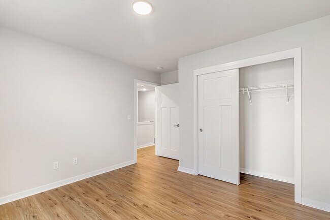 Building Photo - 670 Lambert Dr