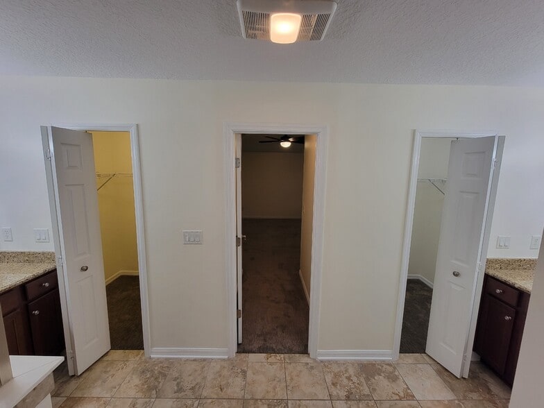 His & Hers walk-in closets - 4538 Palmetto Cove Ln