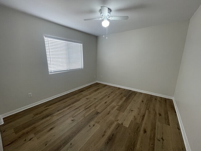 Building Photo - 37280 Parkway Dr