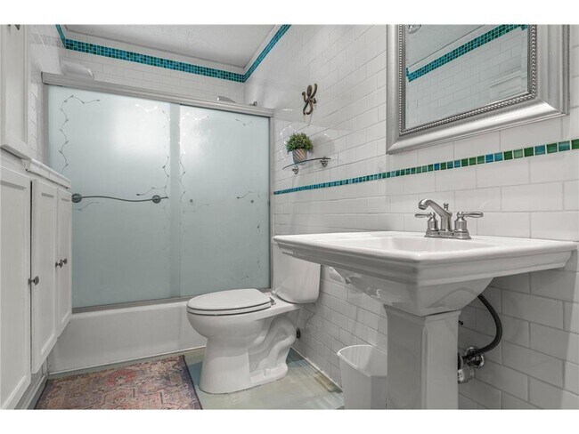 Building Photo - 540 Orchid Ln N