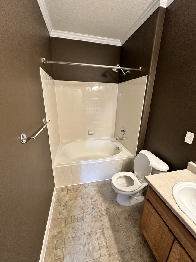 Building Photo - 8035 Lee Dr