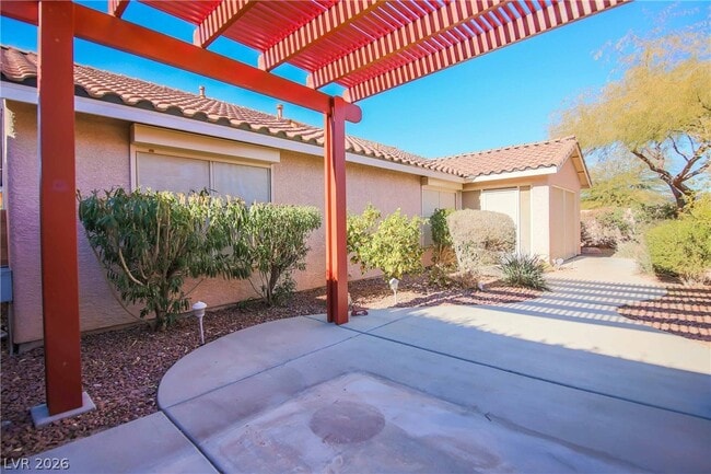 Building Photo - 240 Springtime St