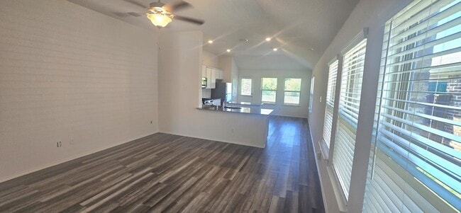 Building Photo - 1350 Acmite Ave