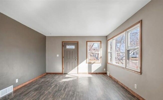 Building Photo - 1501 W 15th St. Sioux Falls, SD 57104