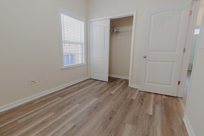 Building Photo - 605 Surfsong Way