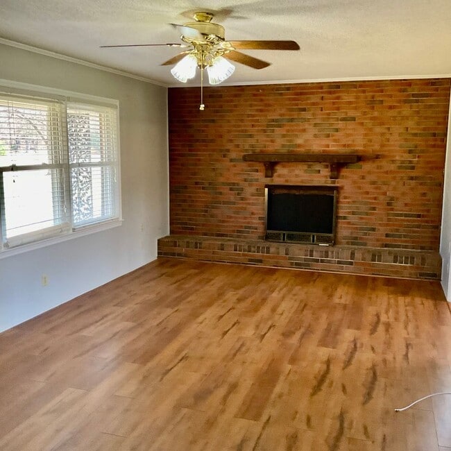 Building Photo - Brick Ranch Style home with 3 Bedrooms, 2.5 Baths, Full Unfinished Basement In Iron Station NC
