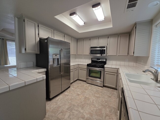 Building Photo - 3179 Sunglow Dr