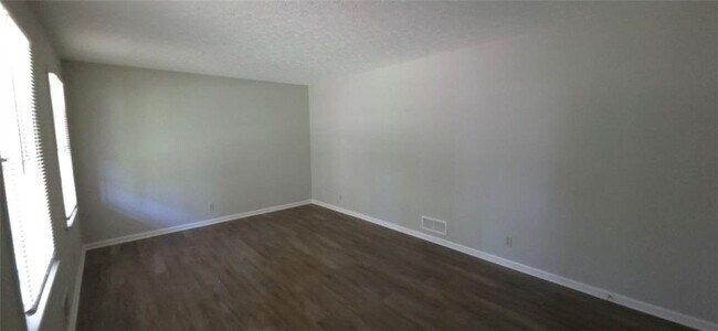 Building Photo - 1382 Mary Dale Dr SW