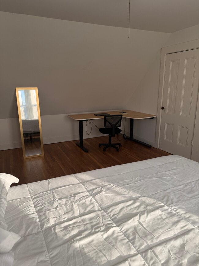 Building Photo - 104R Homes Ave