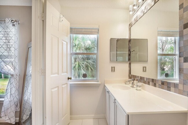 Building Photo - 9881 Porta Leona Ln