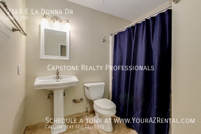 Building Photo - 2148 E La Donna Dr