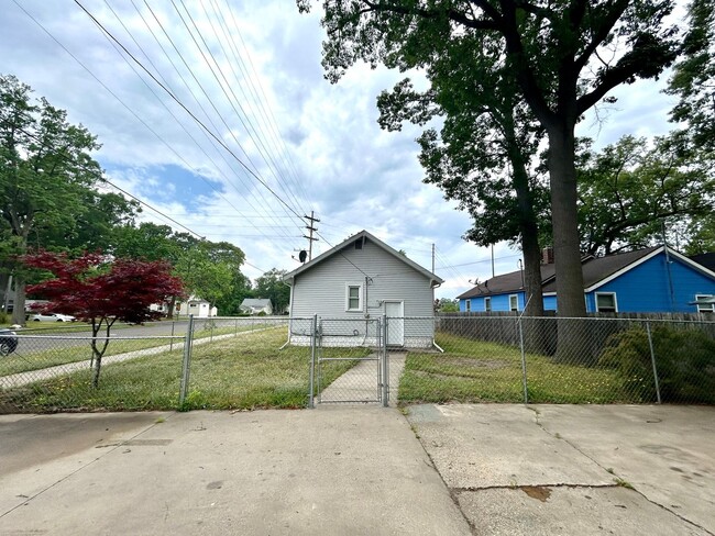 Building Photo - Two Bedroom Home in Muskegon