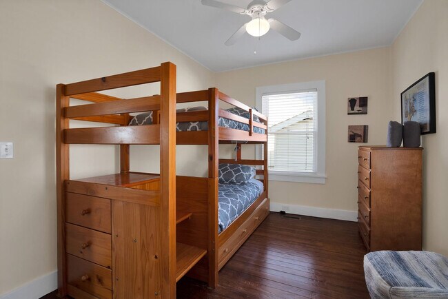 Building Photo - 415 Sound Ave