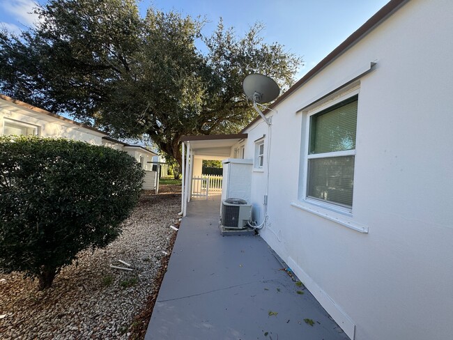 Building Photo - 911 NW 62 Ave