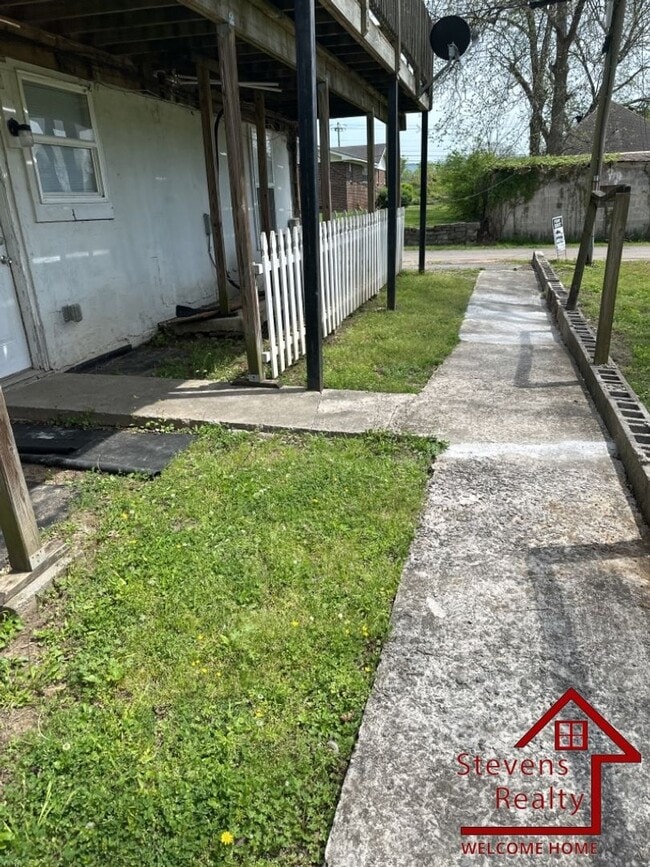 Building Photo - 1207 Holly Ave